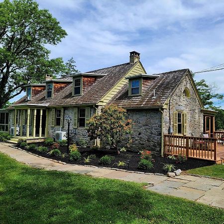Downingtown Manor - 1900S Farmhouse With Creek Views מראה חיצוני תמונה