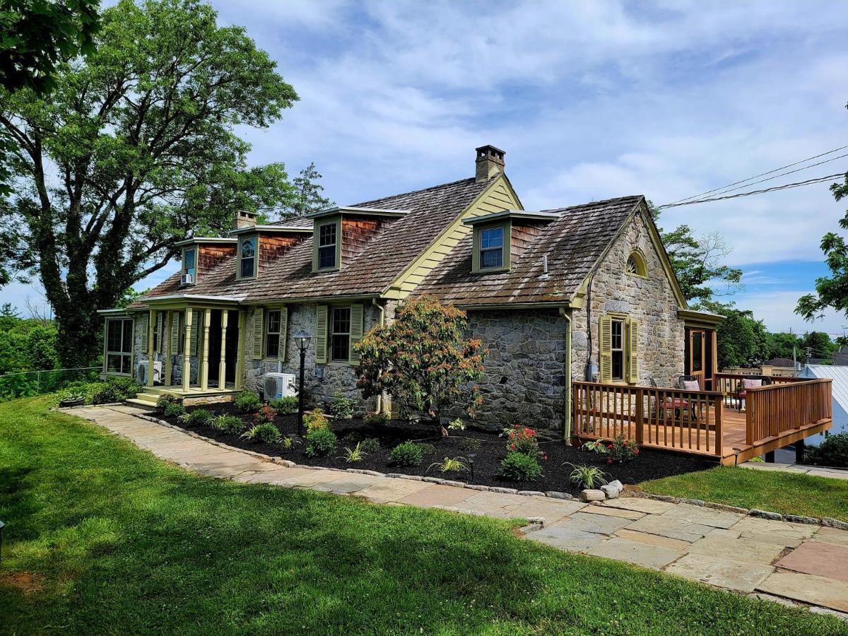 Downingtown Manor - 1900S Farmhouse With Creek Views מראה חיצוני תמונה