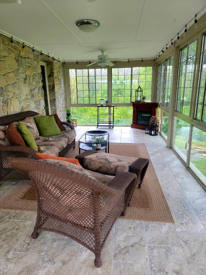 Downingtown Manor - 1900S Farmhouse With Creek Views מראה חיצוני תמונה