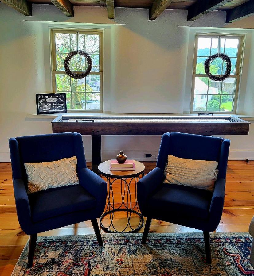 Downingtown Manor - 1900S Farmhouse With Creek Views מראה חיצוני תמונה